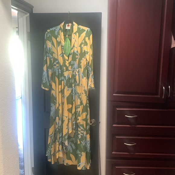 Foliage Sketch Green
V Neck Maxi Dress ‼️ - Picture 7 of 12